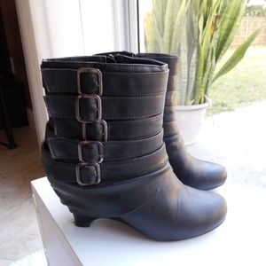 Buckle Decorated Side Zipper Wedge Ankle Boots